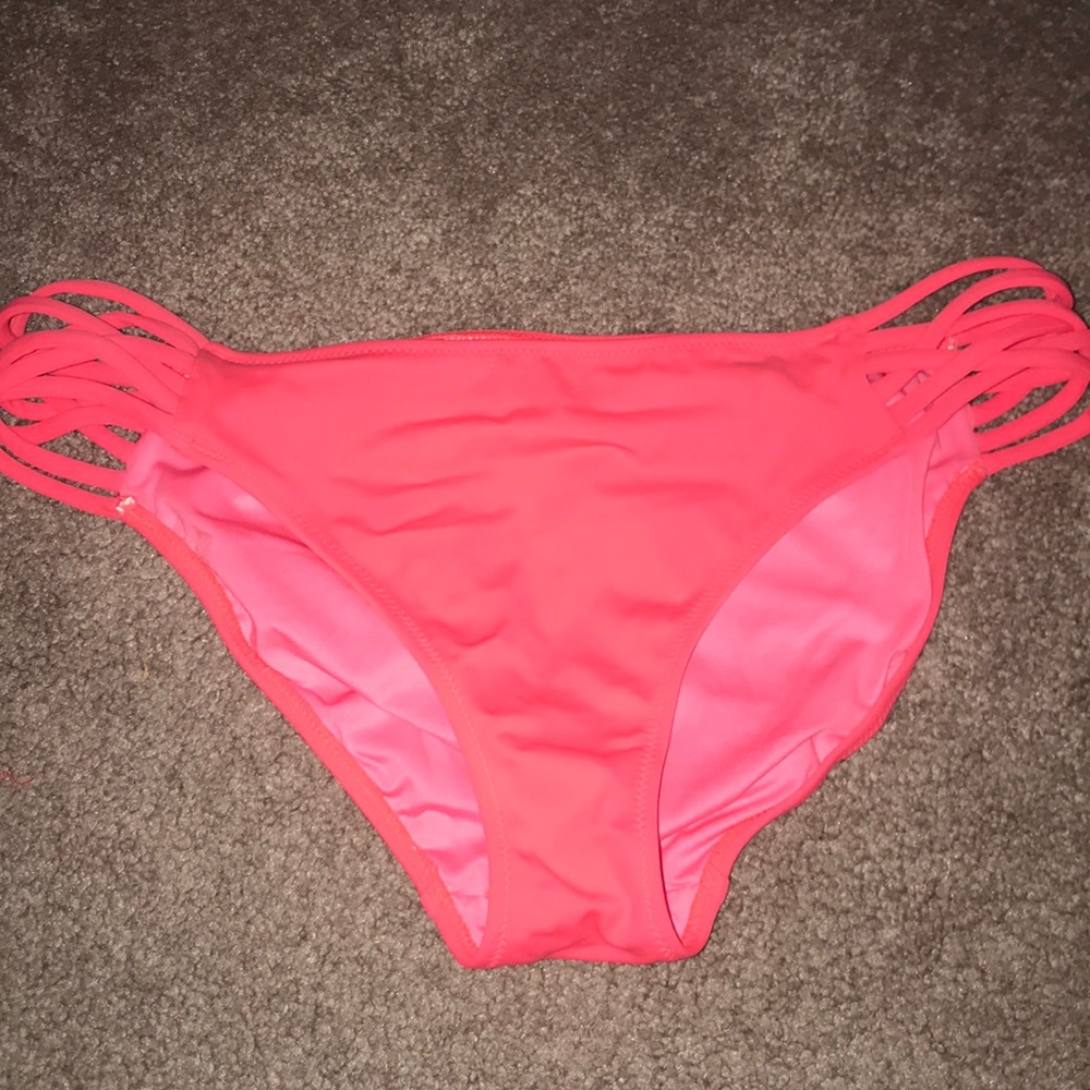 NWOT size medium, pink vs bikini bottoms